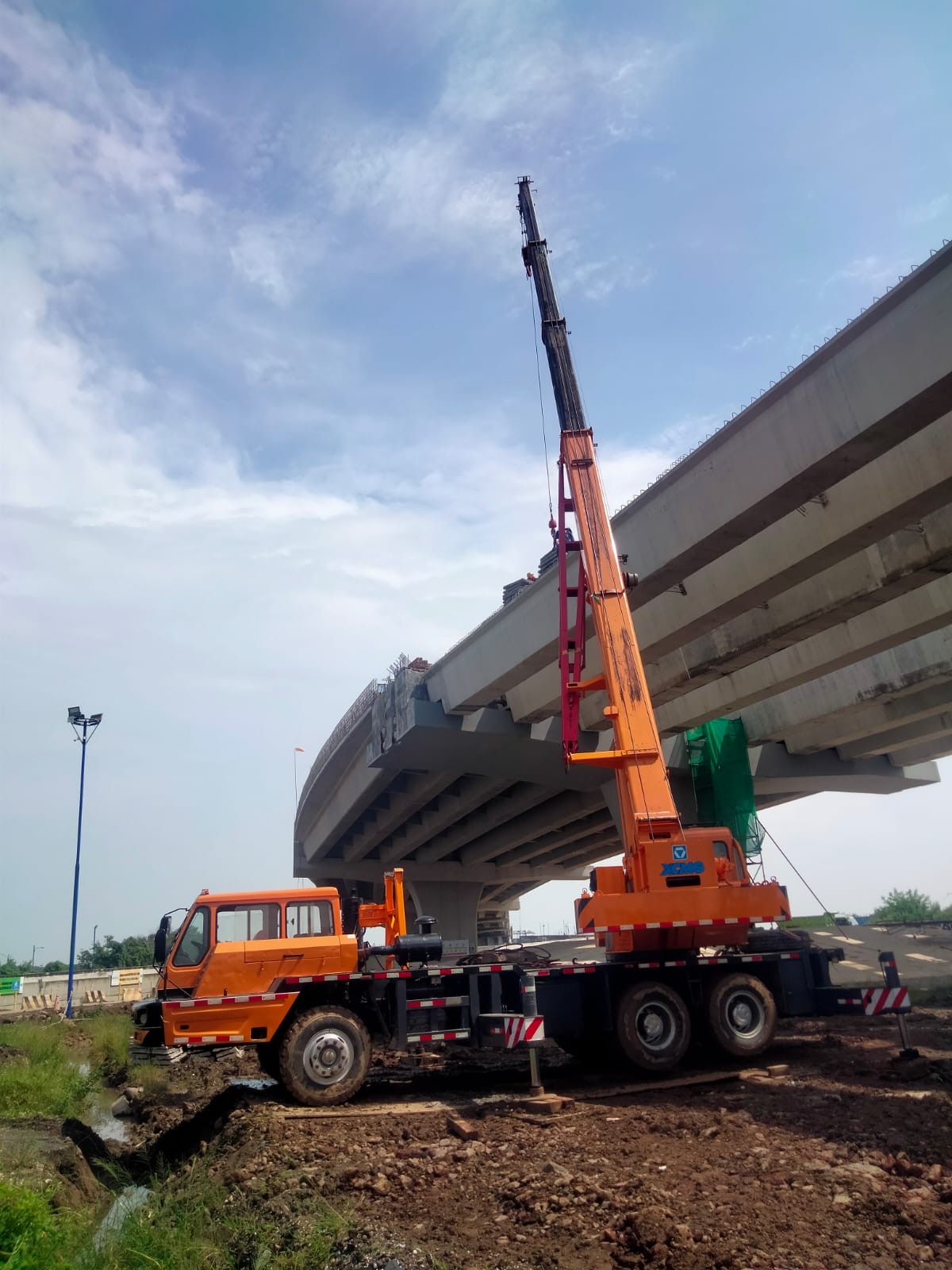 Mobile Crane 25 Ton